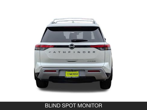 Used 2024 Nissan Pathfinder Platinum FWD image 9