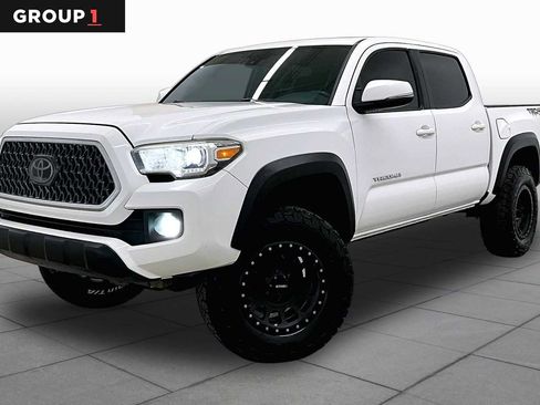 Used 2018 Toyota Tacoma TRD Off-Road AWD/4WD image 1