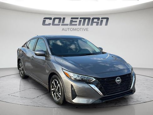 Used 2025 Nissan Sentra SV image 3