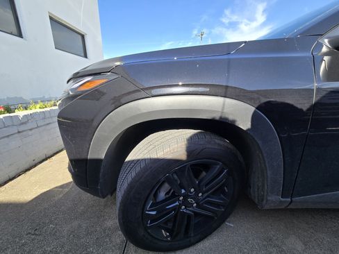 Used 2025 Chevrolet Trax ACTIV FWD image 8