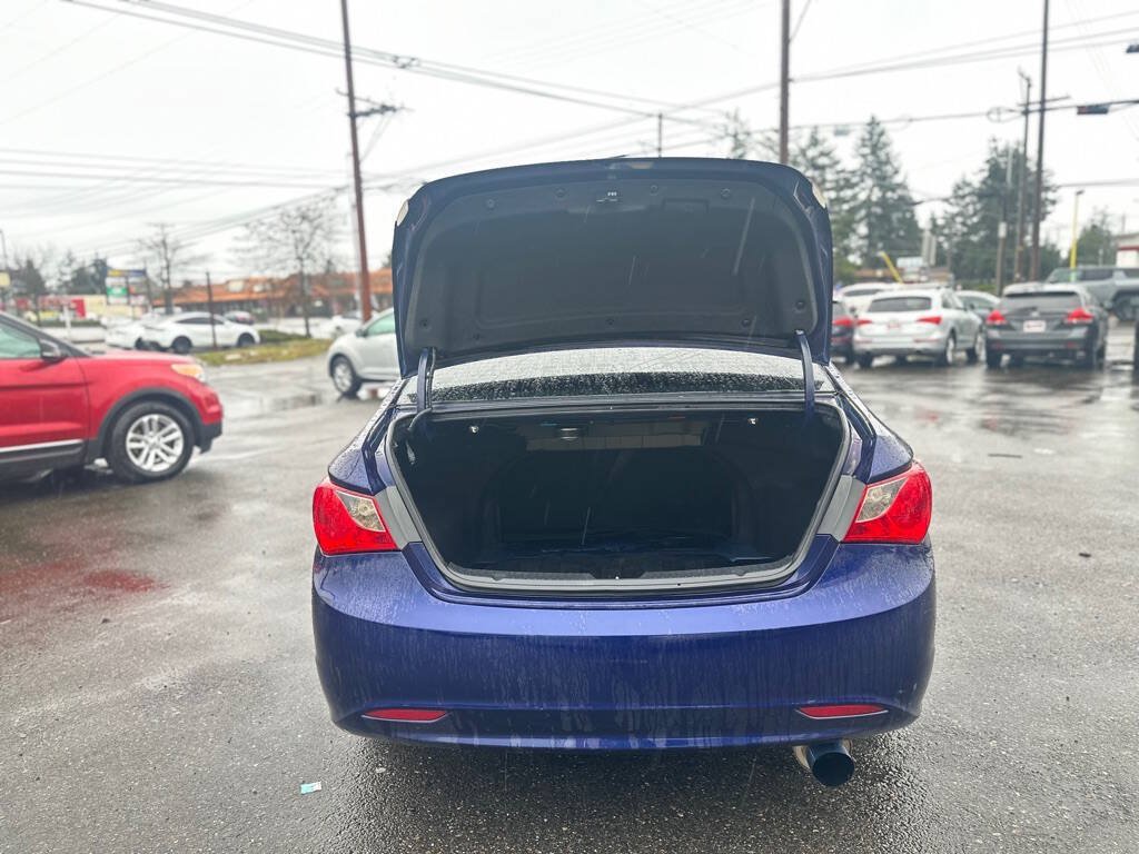 Used 2012 Hyundai Sonata Limited w/ Navigation Pkg FWD image 9