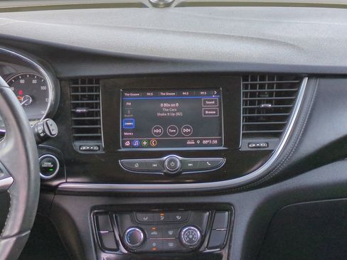 Used 2022 Buick Encore Preferred w/ Safety Package image 17