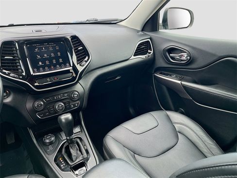 Used 2019 Jeep Cherokee Limited image 22