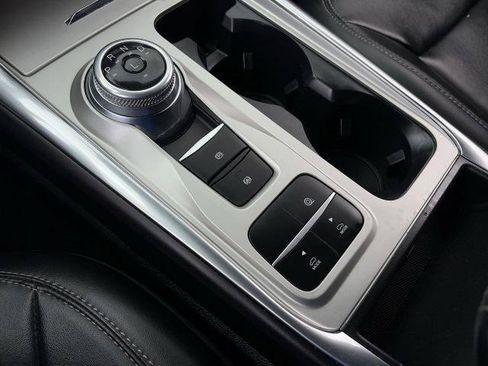 Certified 2022 Ford Explorer XLT w/ Equipment Group 202A RWD image 19