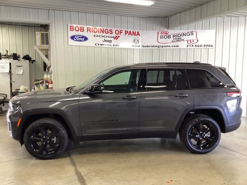 New 2026 Jeep Grand Cherokee Limited w/ Limited Altitude Package AWD/4WD image 2