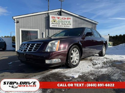 Used 2009 Cadillac DTS image 1