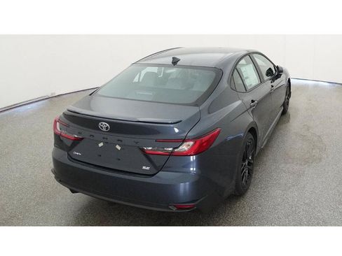 Used 2026 Toyota Camry SE FWD image 8