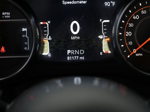 Used 2018 Jeep Wrangler Unlimited Sahara w/ Dual Top Group AWD/4WD image 46