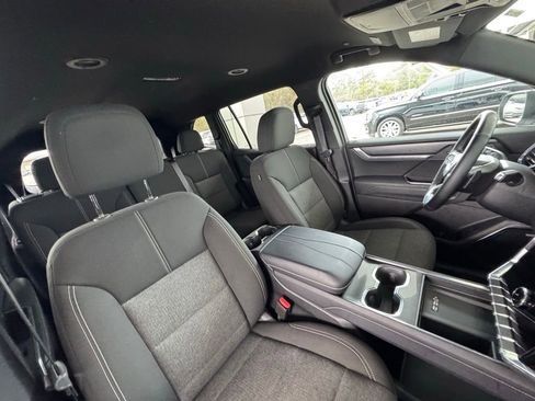 Used 2025 GMC Acadia Elevation image 18