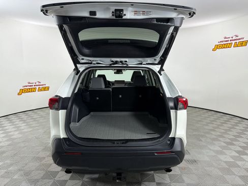Used 2021 Toyota RAV4 XLE Premium AWD/4WD image 5