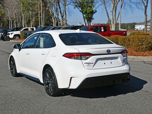 Certified 2025 Toyota Corolla SE image 3
