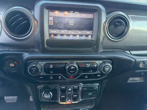 Used 2023 Jeep Gladiator Sport AWD/4WD image 12