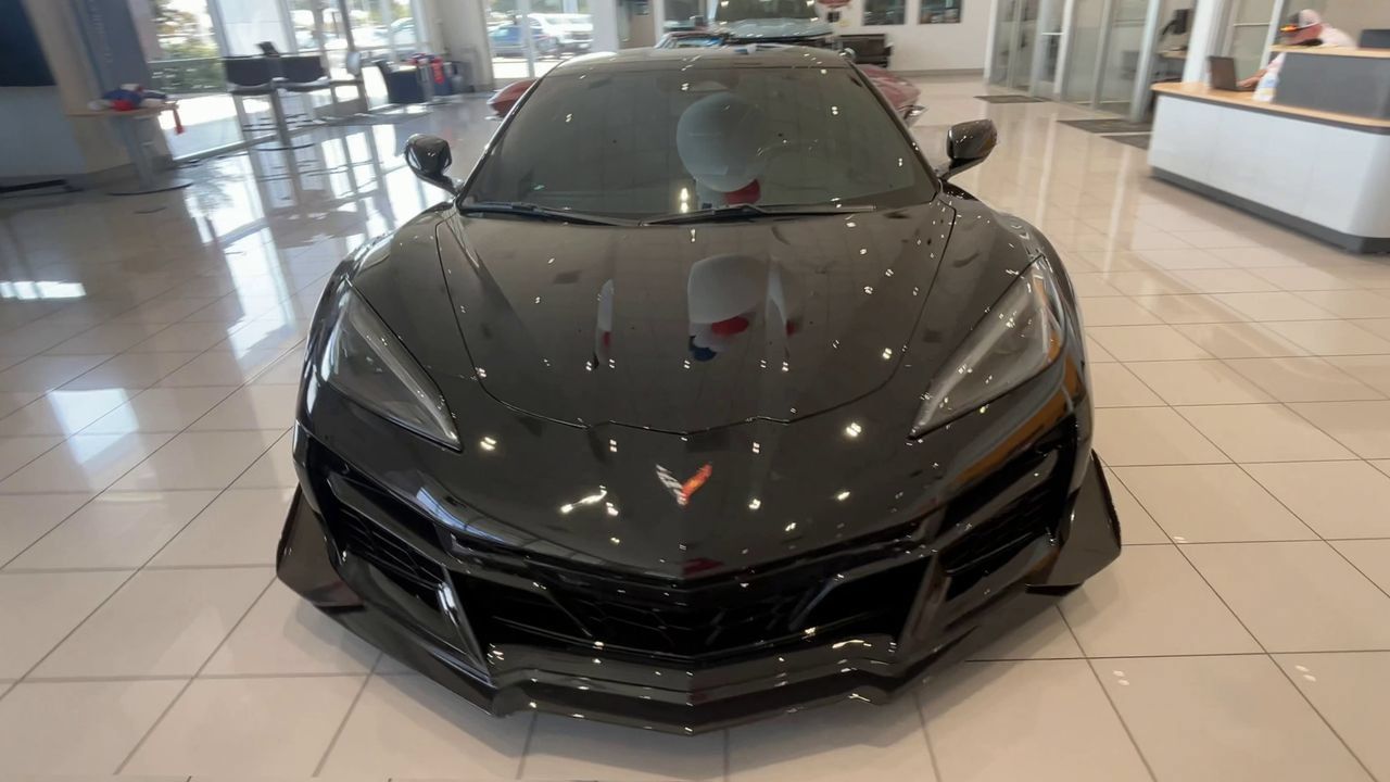 Used 2024 Chevrolet Corvette Z06 w/ Z07 Performance Package RWD image 2