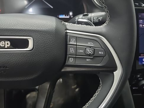 Used 2023 Jeep Grand Cherokee L Limited AWD/4WD image 23