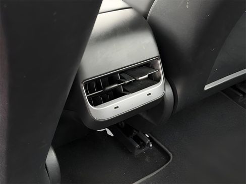 Used 2021 Tesla Model 3 Performance image 27