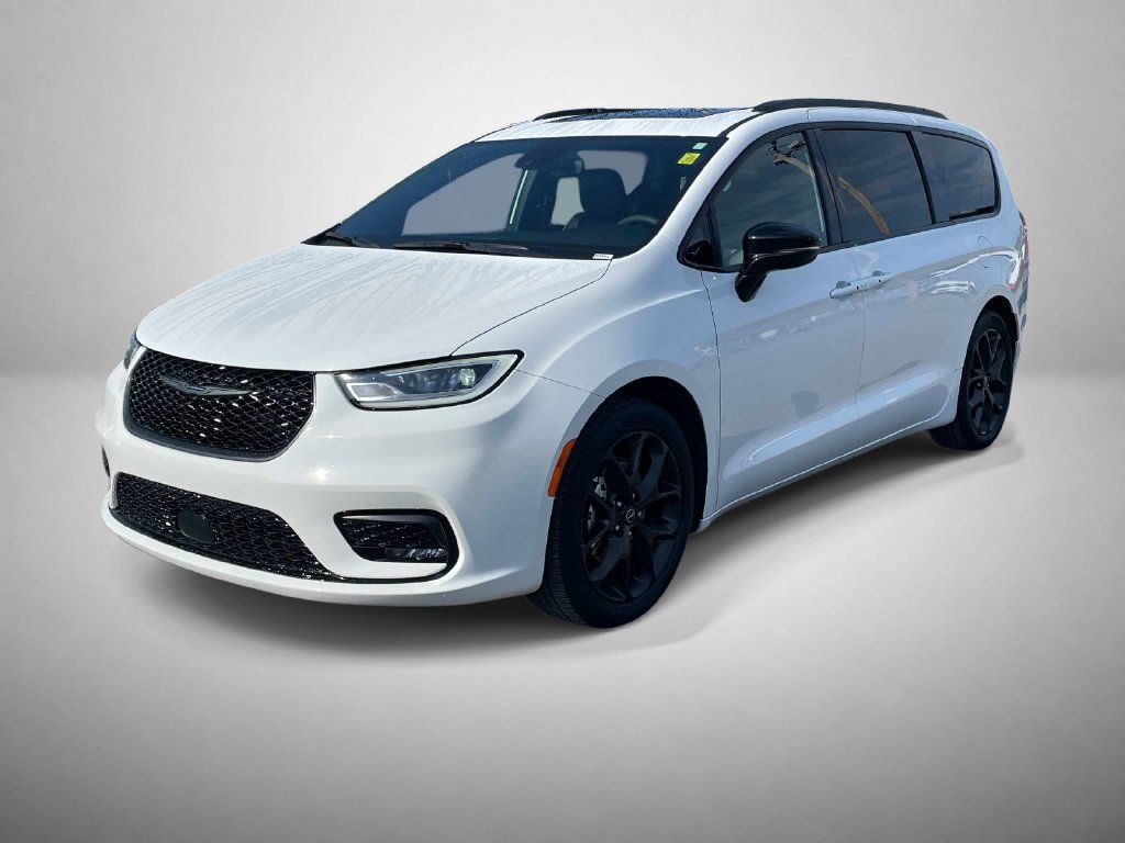 Used 2025 Chrysler Pacifica Limited FWD image 7