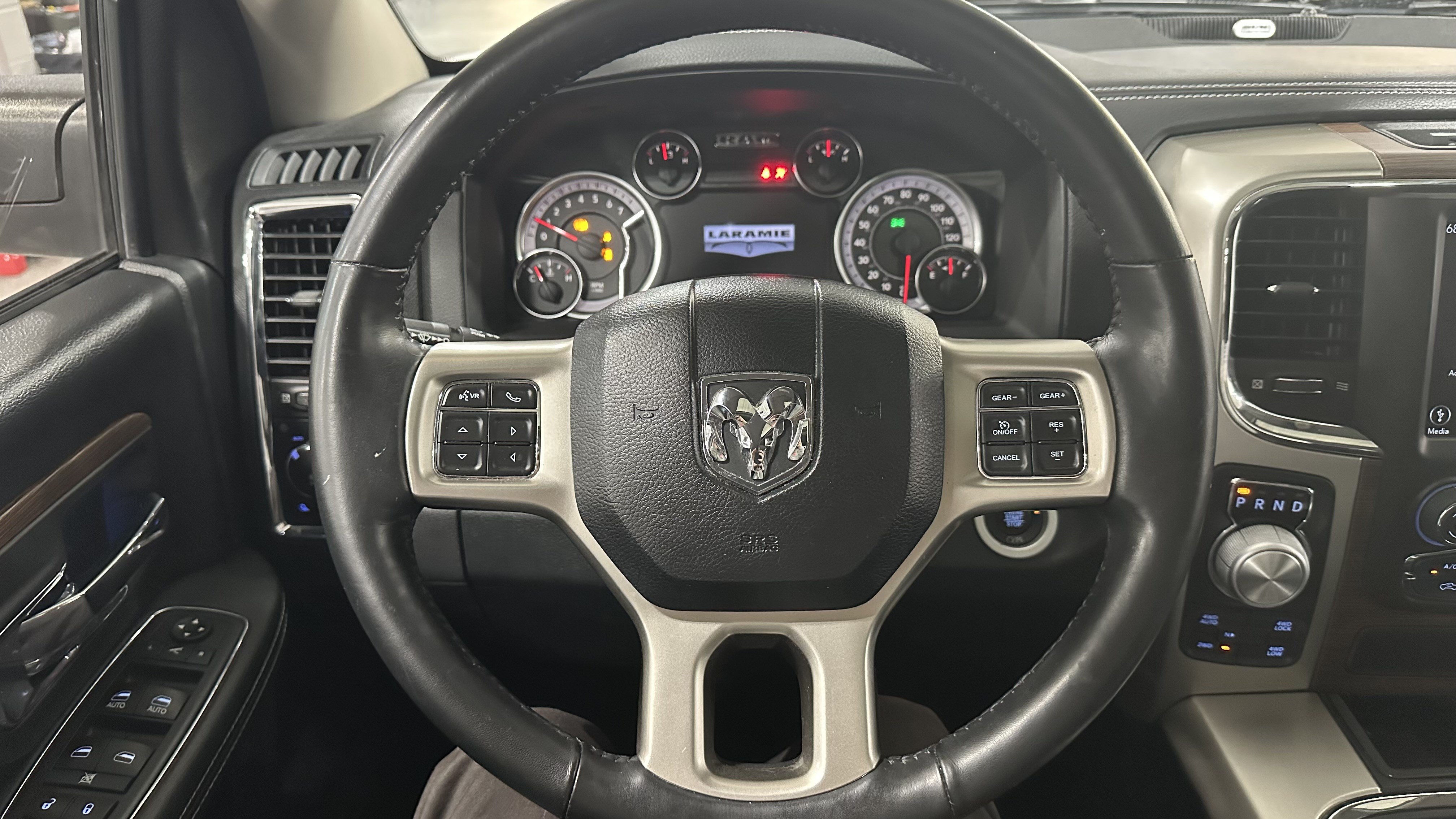 Used 2018 RAM 1500 Laramie w/ Convenience Group AWD/4WD image 19