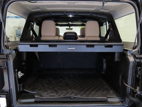 Used 2018 Jeep Wrangler Unlimited Rubicon image 30