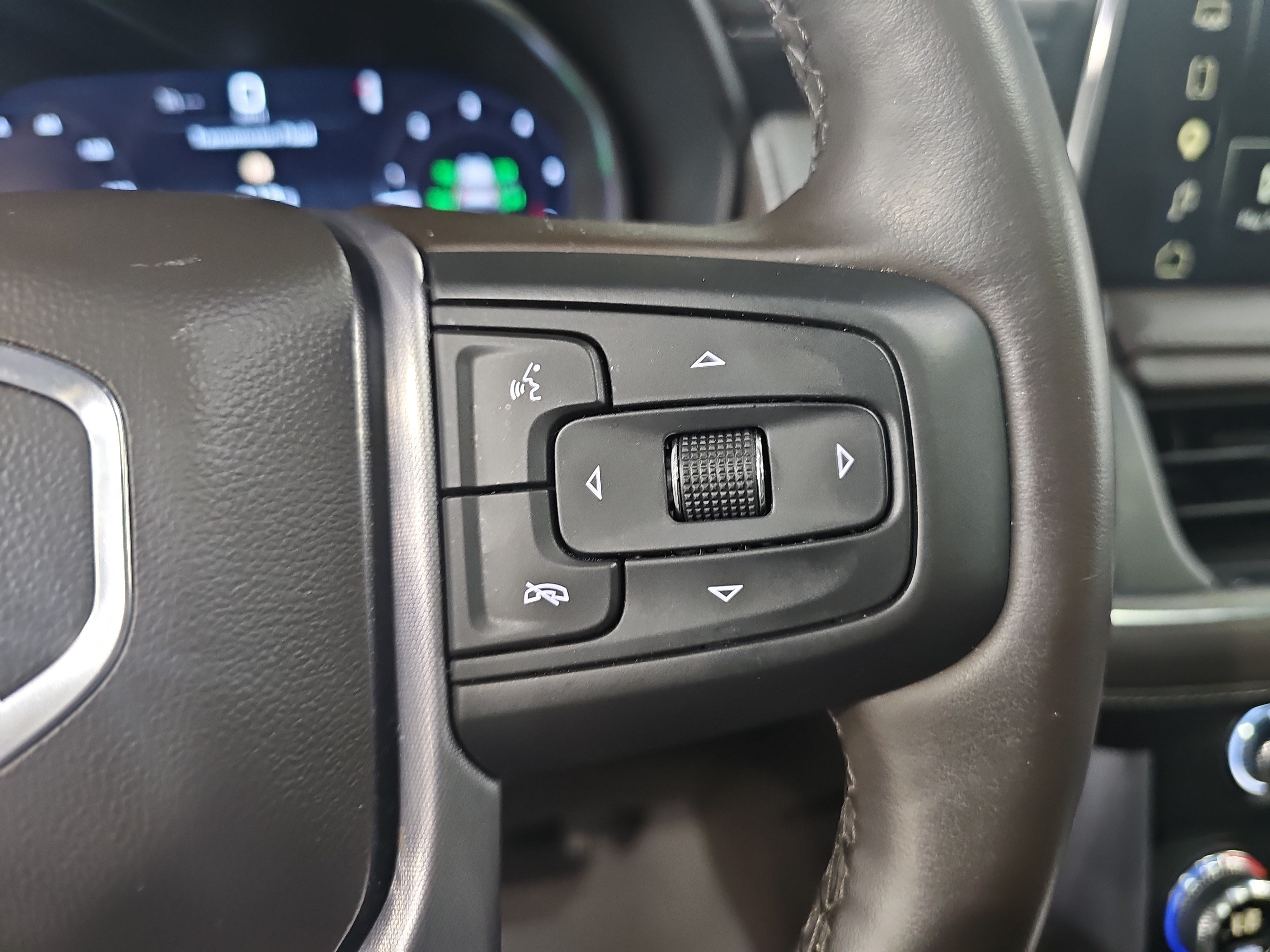 Used 2024 GMC Yukon SLT w/ SLT Luxury Package AWD/4WD image 18