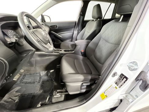 Used 2023 Toyota Corolla Cross LE image 19