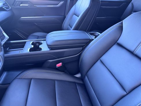 Used 2024 GMC Acadia Elevation image 21