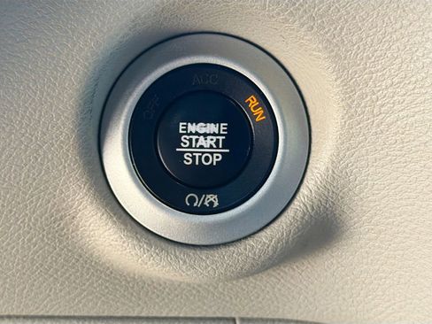 Used 2018 Chrysler Pacifica Touring-L Plus FWD image 35