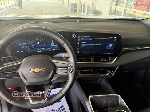 Used 2025 Chevrolet Equinox LT FWD image 11