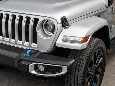 Used 2023 Jeep Wrangler Unlimited Sahara w/ Cold Weather Group AWD/4WD image 36