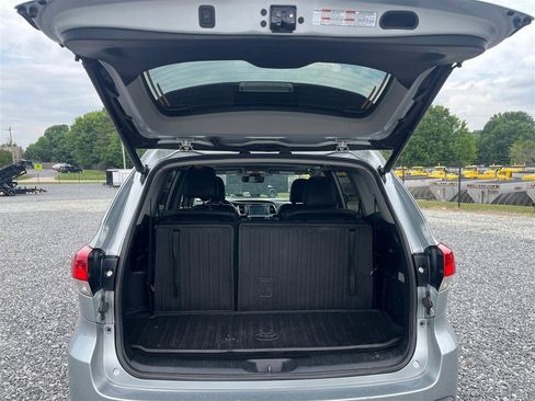 Used 2019 Toyota Highlander XLE AWD/4WD image 13