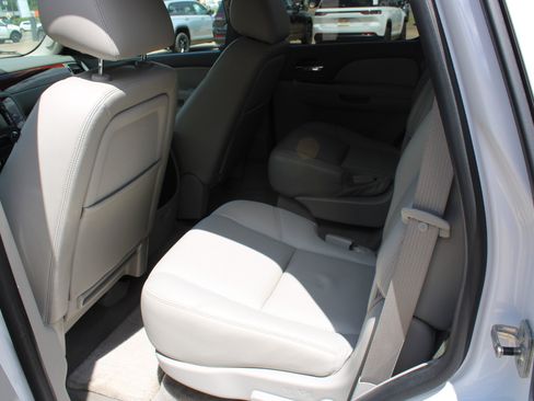 Used 2010 Chevrolet Tahoe LTZ RWD image 18