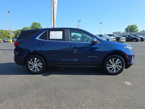 Used 2023 Chevrolet Equinox LT AWD/4WD image 2