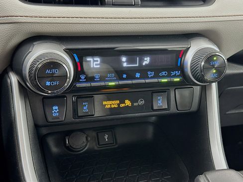 Used 2020 Toyota RAV4 XLE w/ Convenience Package image 15