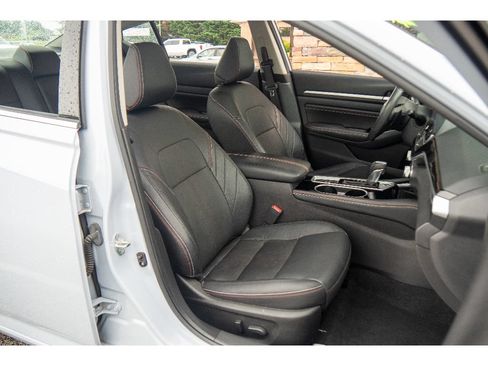 Used 2023 Nissan Altima 2.5 SR w/ SR Premium Package AWD/4WD image 16