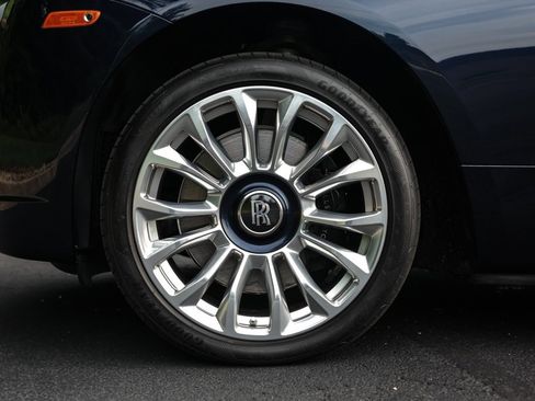 Used 2019 Rolls-Royce Dawn image 11