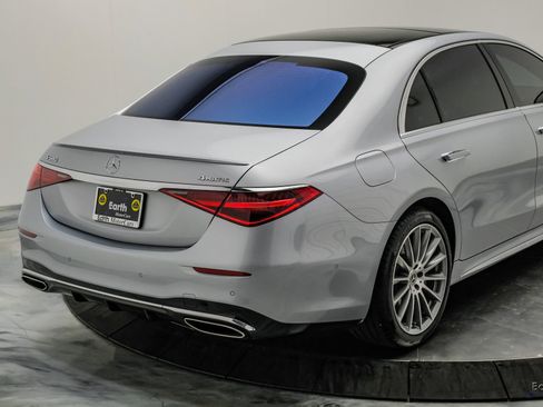 Used 2022 Mercedes-Benz S 580 4MATIC Sedan w/ AMG Line Package image 23