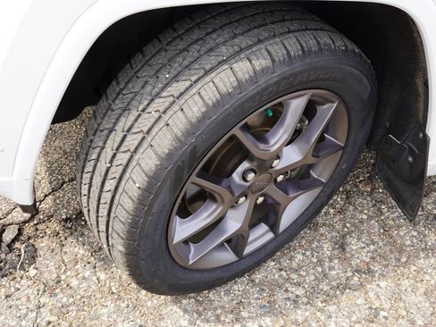 Certified 2021 Jeep Grand Cherokee Limited w/ Quick Order Package 28K 80th AWD/4WD image 13