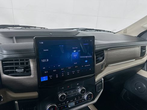 Used 2024 Ford Expedition Max Limited image 19