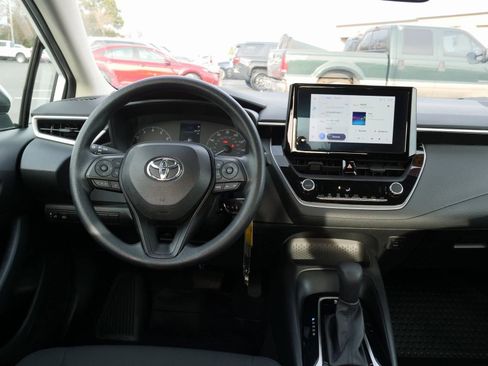 Used 2023 Toyota Corolla LE image 19