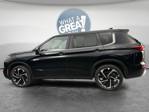 Used 2025 Mitsubishi Outlander SE image 7