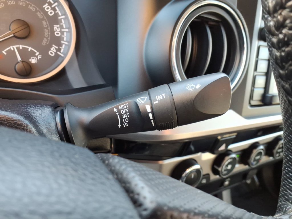 Used 2016 Toyota Tacoma SR5 w/ SR5 Appearance Package (SN) AWD/4WD image 26