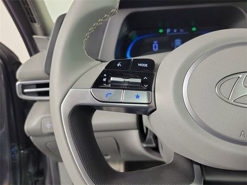 Used 2025 Hyundai Elantra Sport image 30