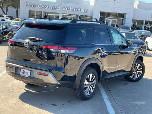 New 2026 Nissan Pathfinder SL image 5