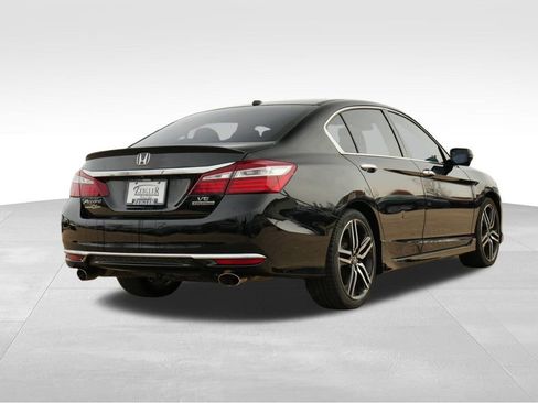 Used 2016 Honda Accord Touring image 7