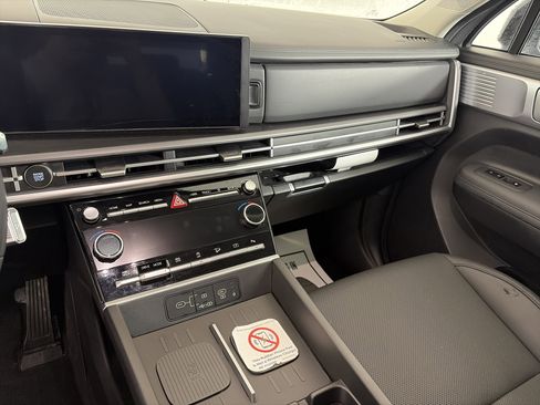 Used 2025 Hyundai Santa Fe XRT image 4