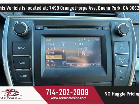 Used 2017 Toyota Camry SE w/ Moonroof Package image 25