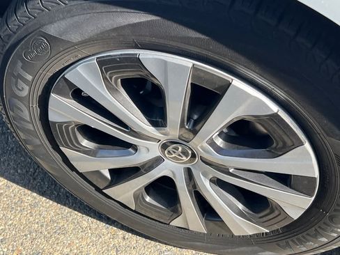 Used 2022 Toyota Corolla LE FWD image 17