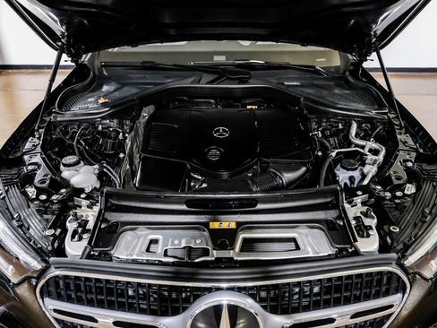 Used 2024 Mercedes-Benz GLC 300 4MATIC image 49