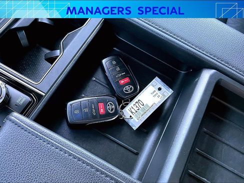 Used 2022 Toyota Tundra Limited image 11