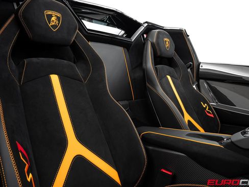 Used 2021 Lamborghini Aventador SVJ AWD/4WD image 46