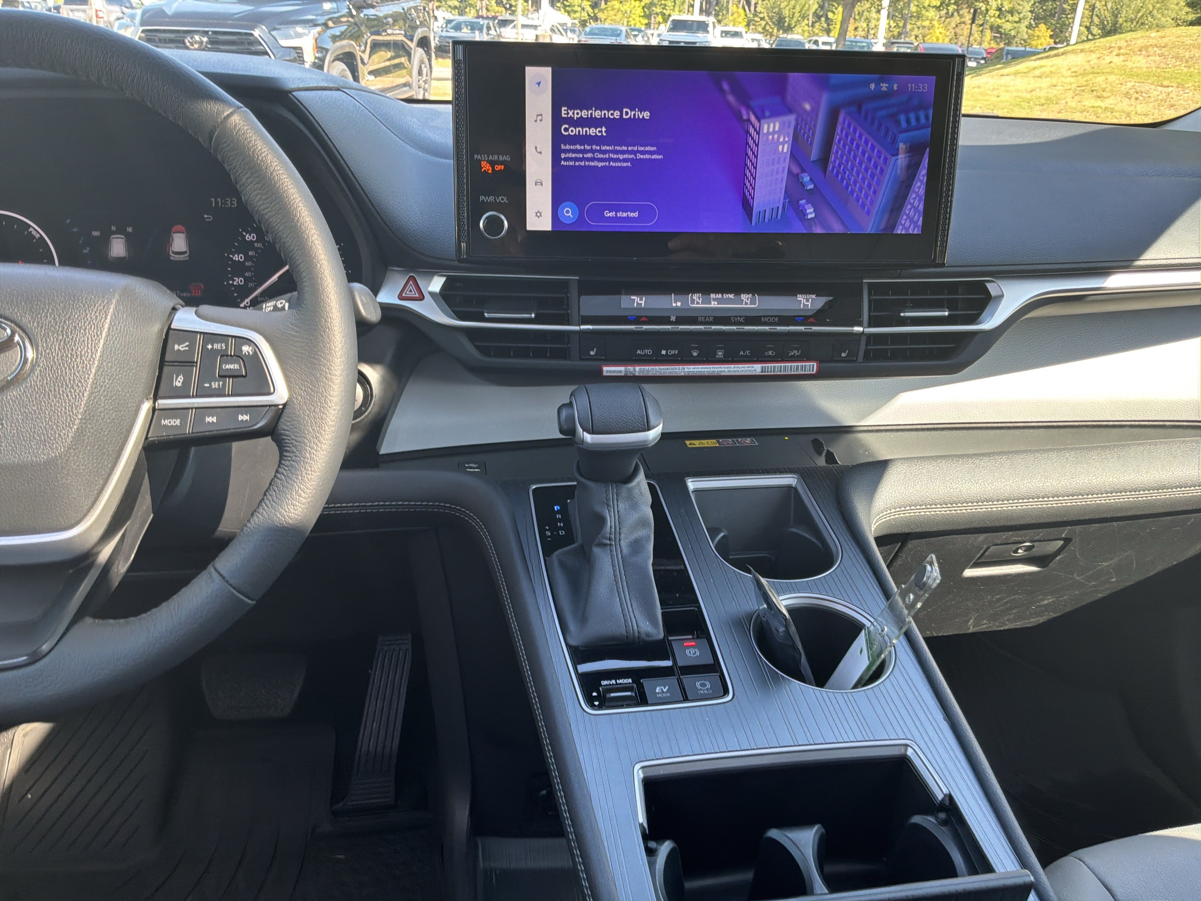 Used 2026 Toyota Sienna XLE FWD image 30